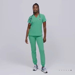 NWOT Surgical Green Figs Scrub Set